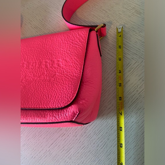 Burberry calfskin smooth grain small Burleigh crossbody bag in neon pink - Picture 6 of 16